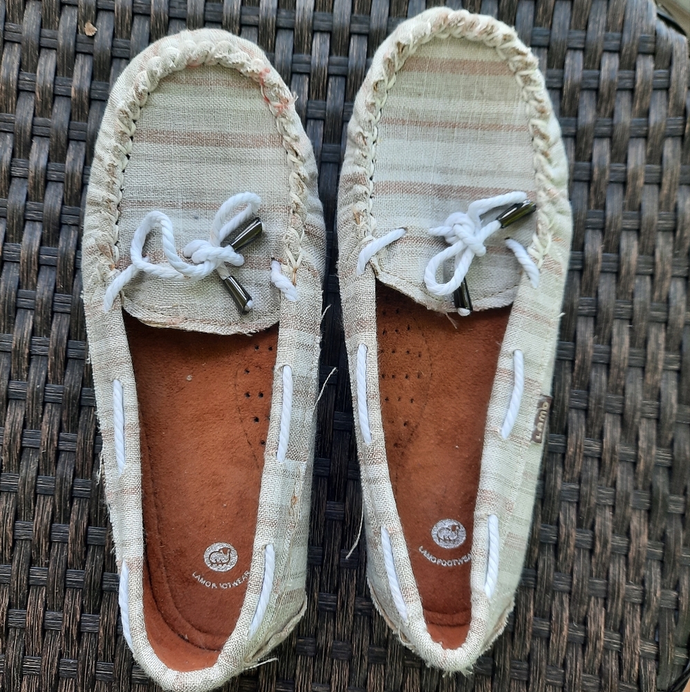 NWOT Lamo Moccasins